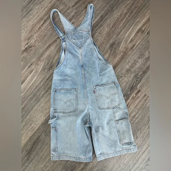 Levi’s | Denim Shortalls Light Wash - Picture 9 of 10